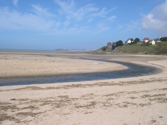  cours d'eau sur la plage